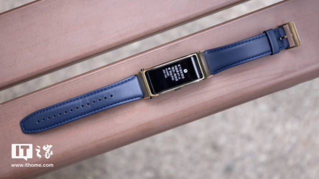 华为手环b5开箱图赏:耳机手环,一体两用