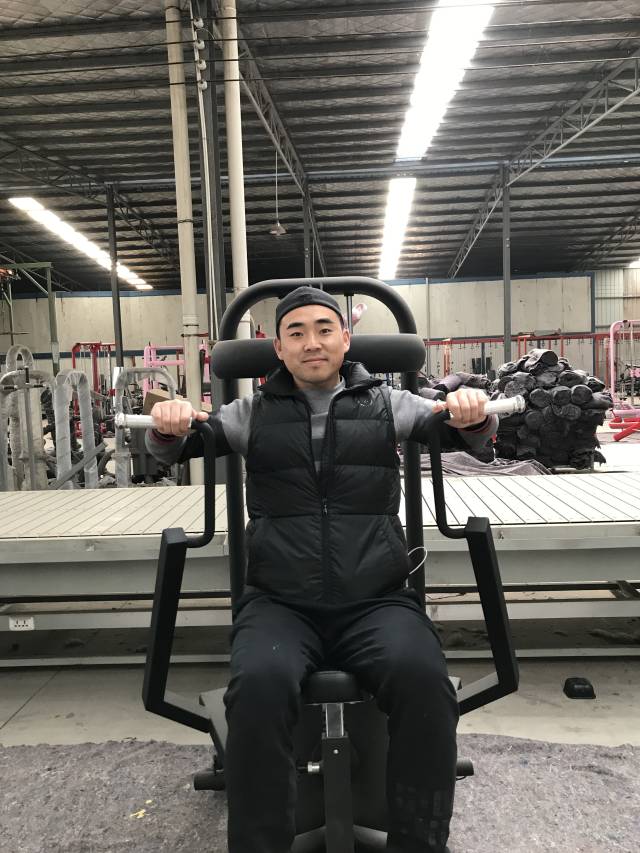 华国队健身器械出口德国,世界健美冠军华波精心打造