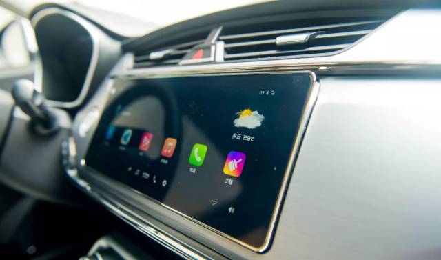 悬浮式中控大屏