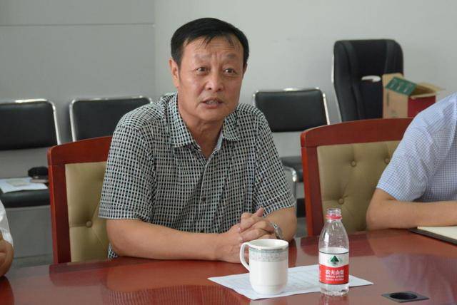 元宝山区四大班子领导到平煤高级中学视察