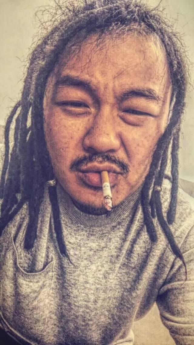 他有7处纹身,当然, 不是青龙白虎的那种.