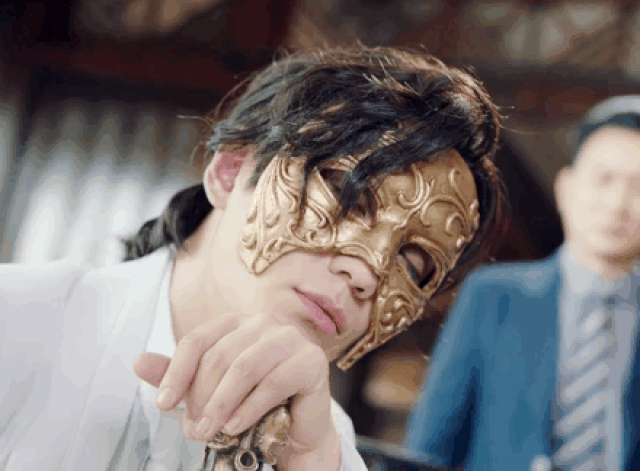 禁欲沈教授pk邪魅面面?"普通好看居老师"的哪个造型最撩你?