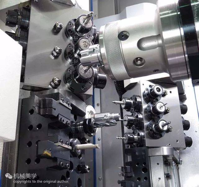 顶级的数控加工的刀库,美女在其前都黯然失色,不信你们瞧瞧.