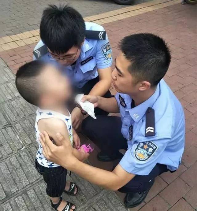 遂寧民警幫助一名走失兒童找到家人!