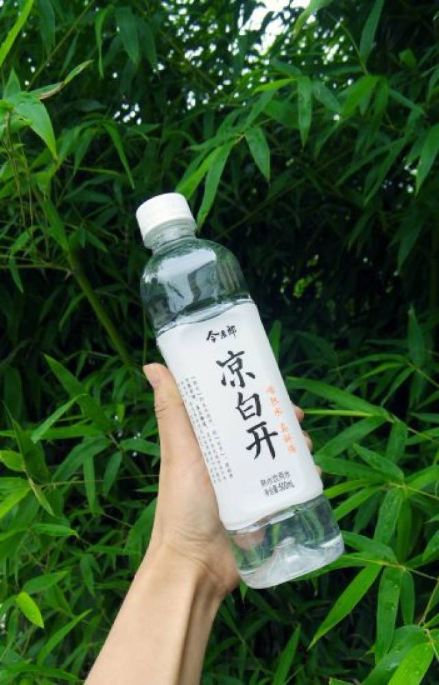 零添加无负担,夏季喝水解渴推荐今麦郎凉白开