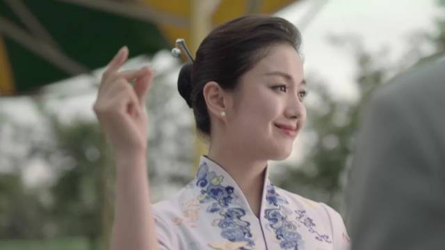 片子一开场,社长就看到程旻的身姿了.