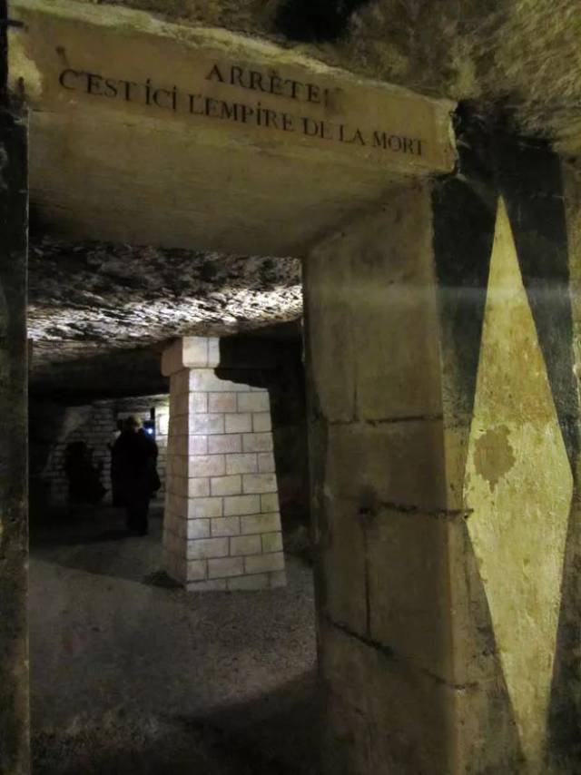 浪漫巴黎地下的恐怖坟场