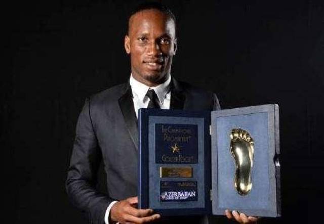 魔兽德罗巴跪下了,成为了神一样的战士