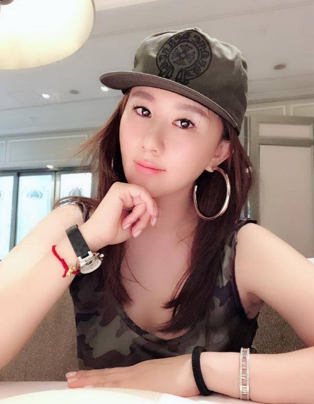 33岁孟瑶近照曝光!曾演王晶10部电影,休假期间更闪育生子!