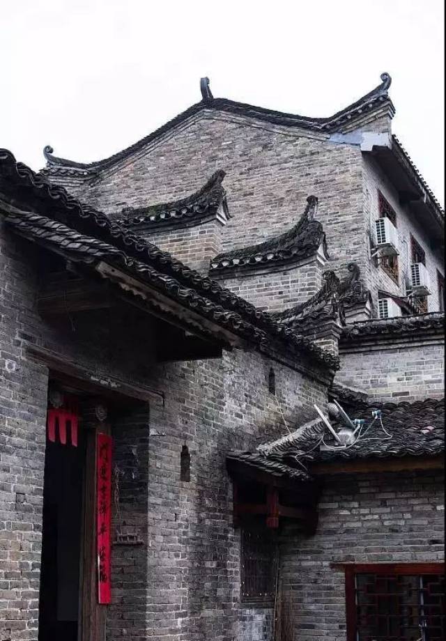 融合景区游赏,整体建筑风格还原老东西巷明,清古风貌建筑群,是当地