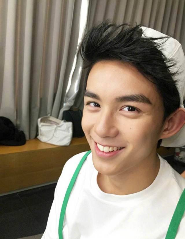 娱乐圈睫毛长的男明星:王俊凯,李易峰上榜,第一睫毛真是逆天!