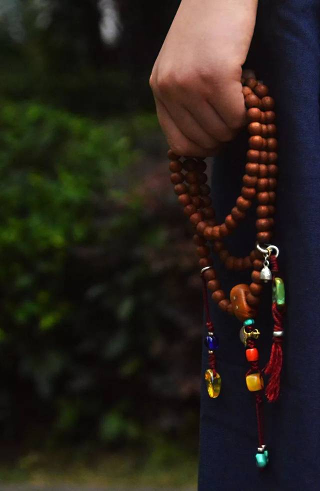 中国茶界批判 | 穿茶服戴佛珠就是"茶人"了?