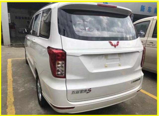 新五菱宏光s实车亮相, 尺寸加大,有秋名山神车,还要啥奥德赛