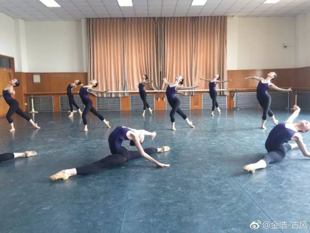 走,带你走进真实的北舞基训课堂!