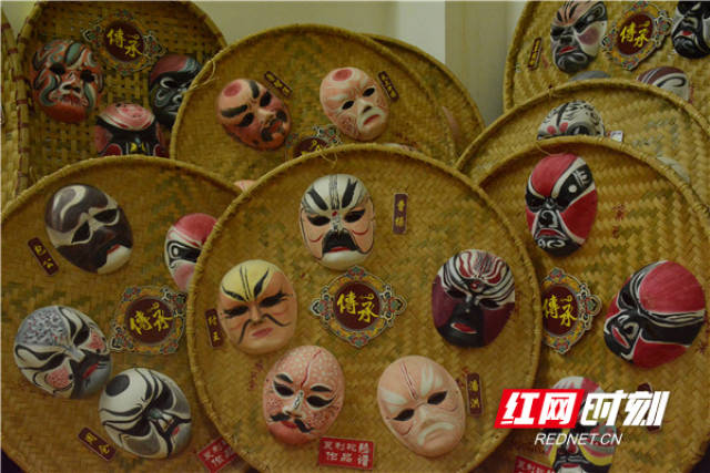 衡阳湘剧艺术有限责任公司部分演员描绘的脸谱.