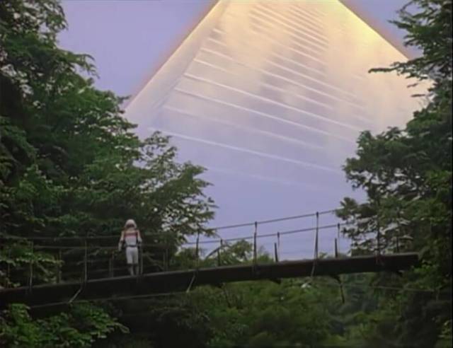 金字塔里的三个巨人有一个是罗布奥特曼