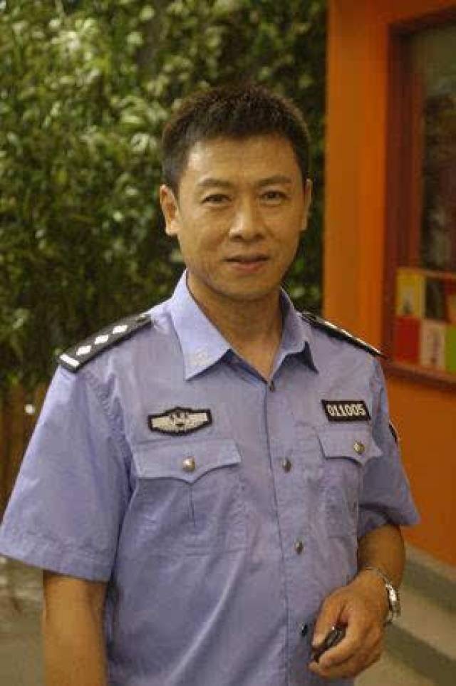 出生军人家庭,与妻子闪婚恩爱至今,现实生活中的极品男人