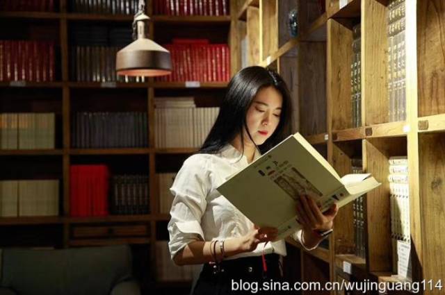 标题:读书的小美女(图)