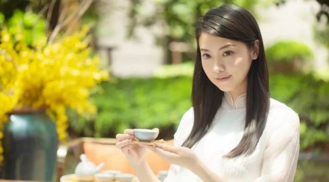 中国茶界批判 穿茶服戴佛珠就是"茶人"了?