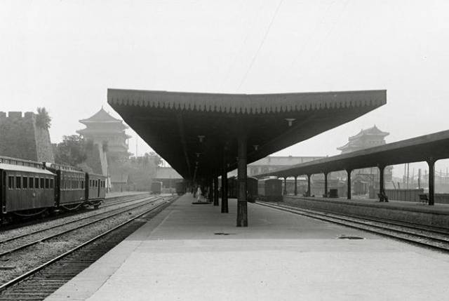 1930 年代北平前门西站(京汉铁路北平站)站台