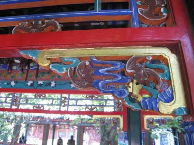 和珅的恭王府,一致被民间称为"万福之地",传说恭王府曾有上万只"蝙蝠"