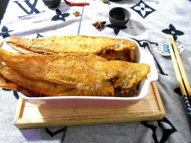 外酥裡嫩,香酥可口的香煎比目魚就做好了.