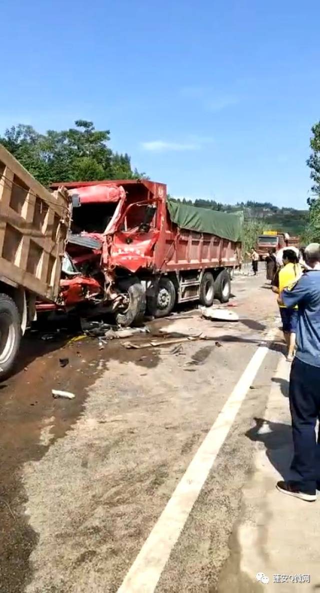 【视频】南充七车连撞的重大车祸,其中五辆货车
