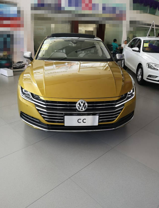 2019款大众换代cc实车到店,高颜值瞬间引发围观,成败就看售价了_手机