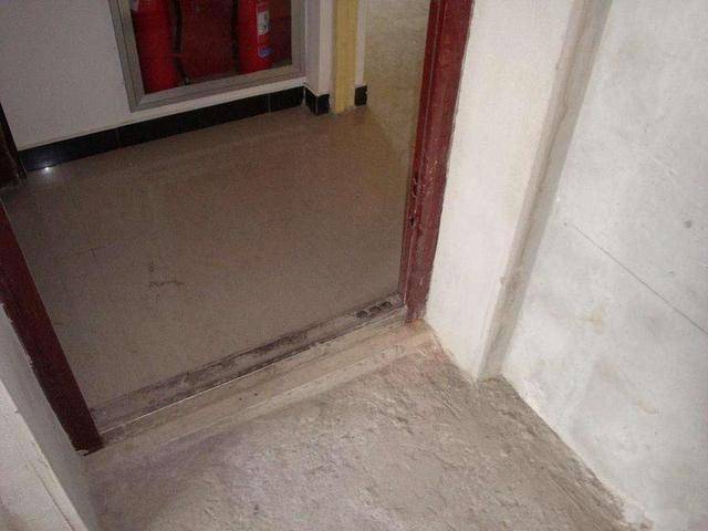 凹字入户门太占空间我家砸掉改平门瞬间多出半间房机智如我