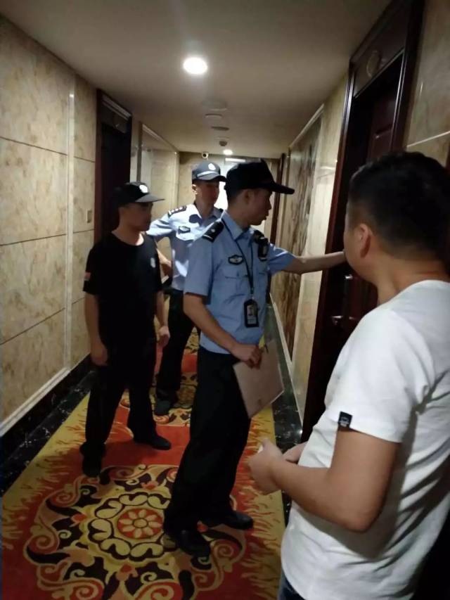 现场实拍:瑞安警察突击清查黄赌毒!抓获25人!