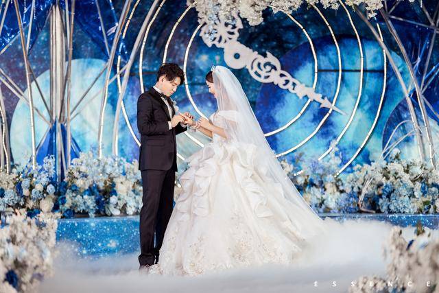 《笑傲江湖3》总冠军卢鑫婚礼曝光 搭档玉浩现身送祝福