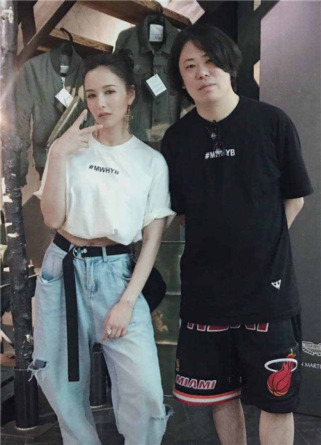 菊麟街头风格亮相活动 舞蹈少女尽显率真洒脱