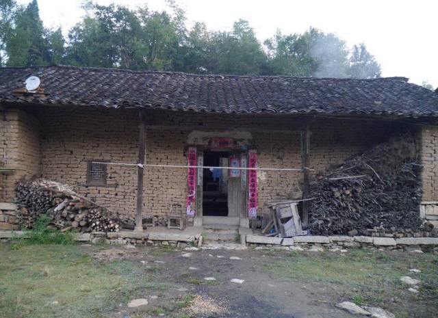 在农村老房子都不再住人了,为什么还要给它翻修?里面大有文章