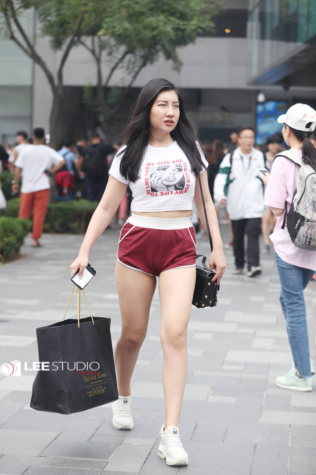 肉感的女生离肥胖的女生有多远