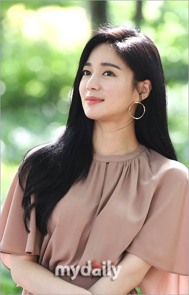 李伊利雅参加《汉谟拉比小姐》终映访谈会