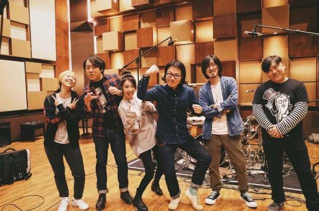 "许钧透露,刘巨然的吉他音色永远会加入混响,许多的delay