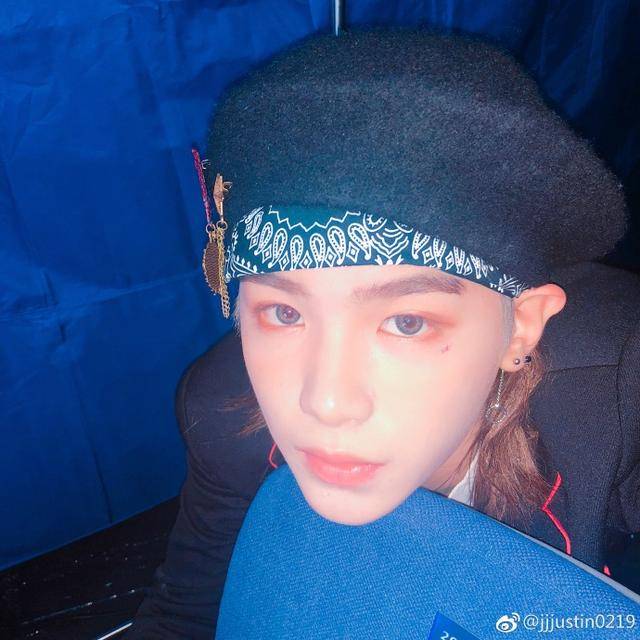 justin上凳失败委屈嘟嘟嘴 nine percent忙内卖萌惹人爱!