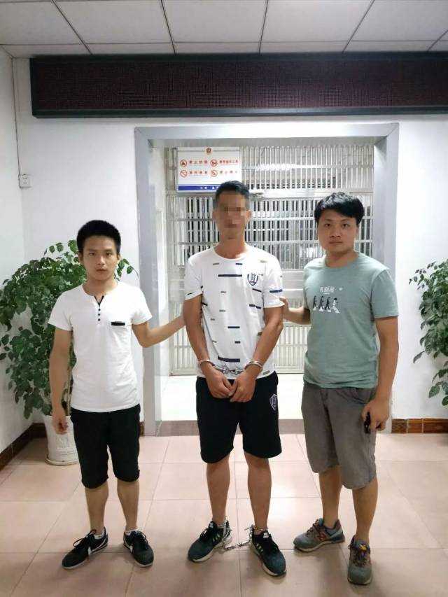 现查明,2018年5月至今,犯罪嫌疑人黄某水,李某龙随身携带铁片等技术