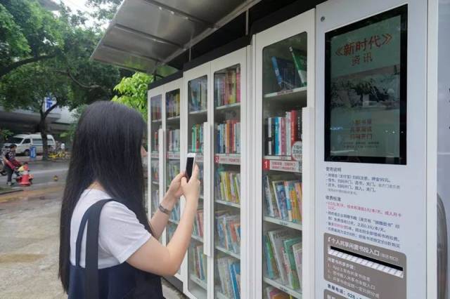 "图书馆"送到家门口,共享书屋成街头新风景!