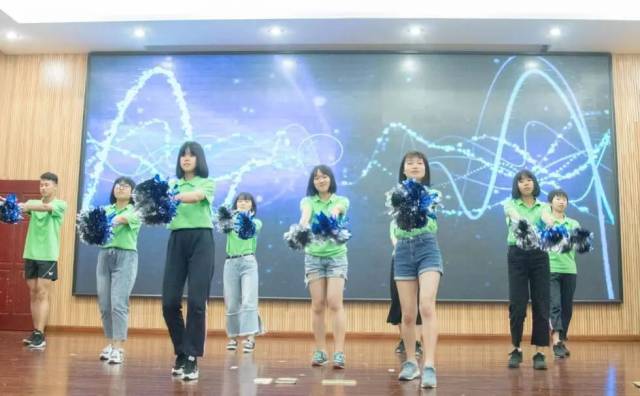 科学实验课让知识在实践中飞扬