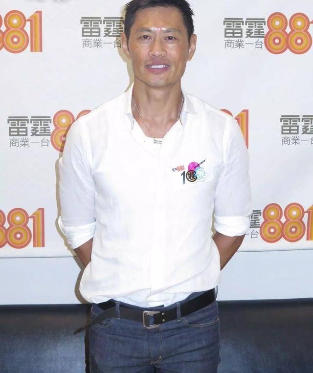 据悉,这次电影是以龙舟为主题,黄德斌坦言这样的主题是首次:「拍摄