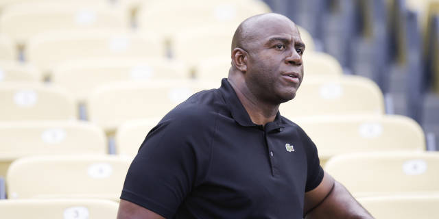 杰里·巴斯时代湖人就想要签下勒布朗·詹姆斯