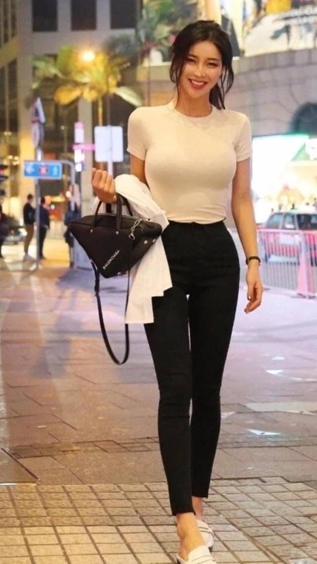 街拍图1江疏影厉害纽扣全系不热么图2紧身衣美女胸线尽显