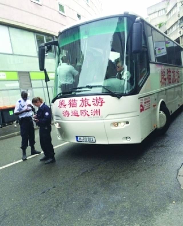中国旅游团大巴在巴黎被疯抢 屡禁不止治安为