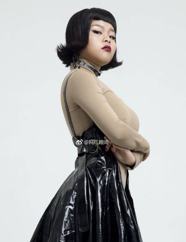 难道是cindyc皇自知自己的条件想按正常的方式很难崭露头角而改走嘟嘟