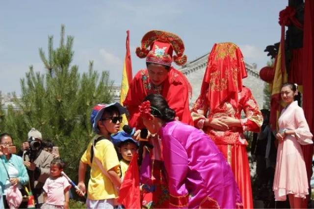 星爸萌宝集聚康镇,精彩节目《想想办法吧爸爸》后天即将上线!
