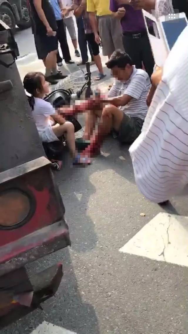 如皋昨天一天内发生两起车祸,现场触目惊心!司机们都长点心吧!