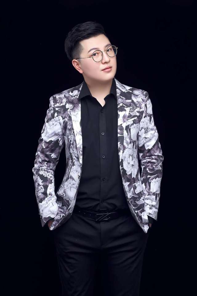 艺悦杂志专访张保强护肤老师时尚与美丽背后的契约精神