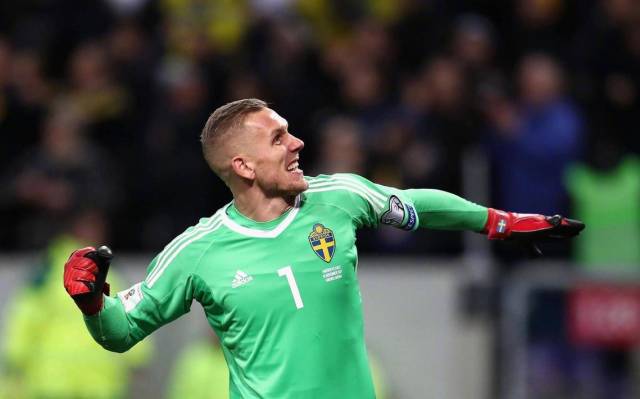 出生的奥尔森场上司职门将,上赛季代表哥本哈根出场37场,也是瑞典国门