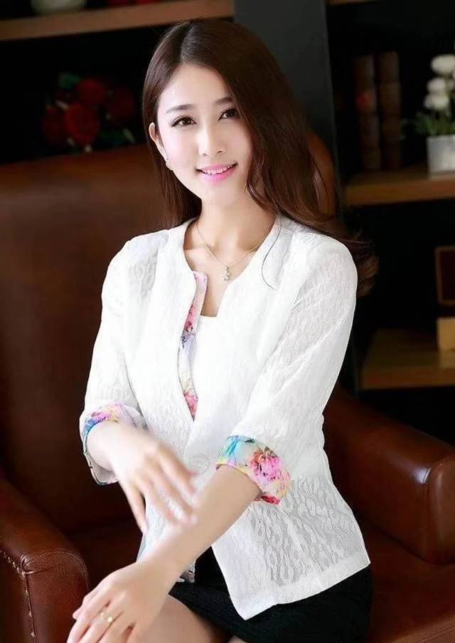 头公司老板 客户反过来给他送礼 美女富二代主